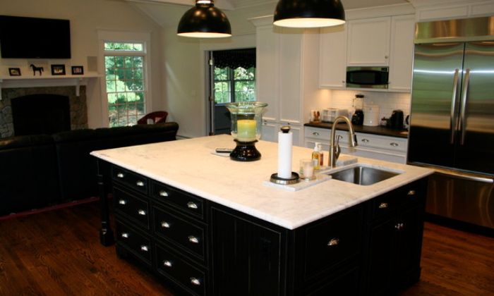 Try a Black Backsplash