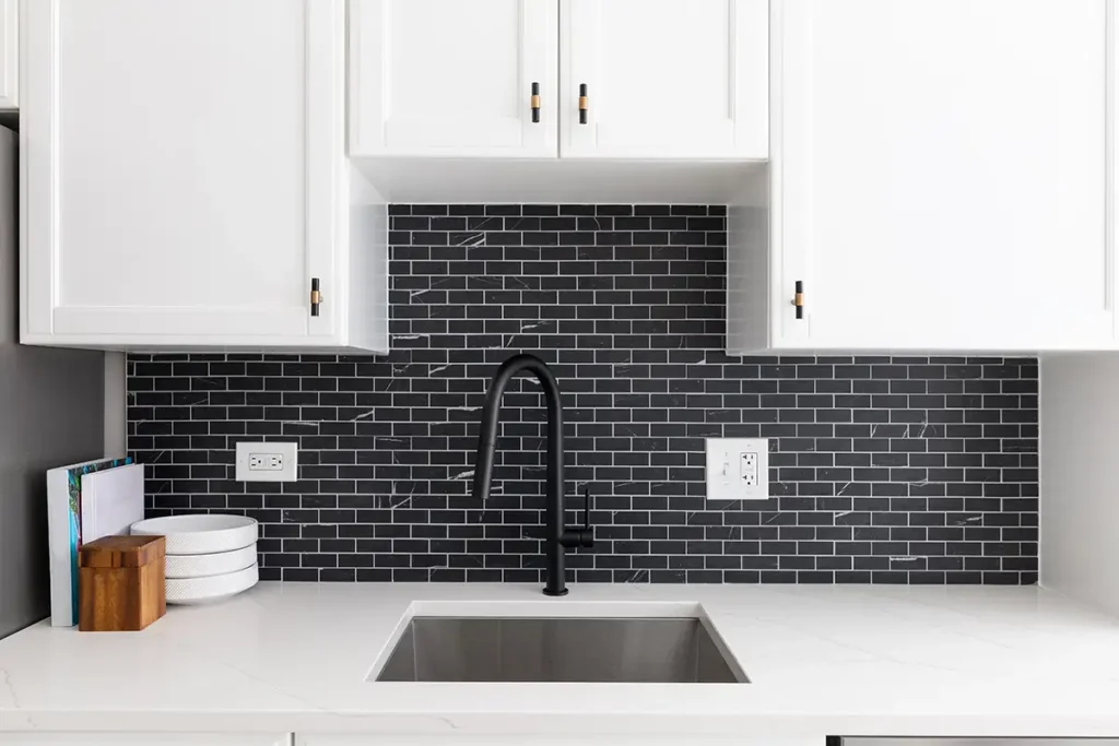 how to install backsplash